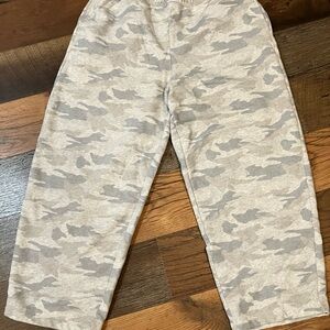 American Eagle Gray Camouflage barrel sweatpants